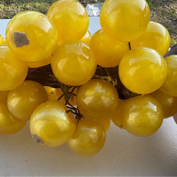 Vintage Grapes Yellow Gold Large Beads Wood Folk Art Funky MCM Grandma Cottage - Picture 6 of 9